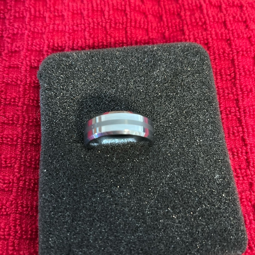Men’s Tungsten Carbide Beveled Wedding Ring